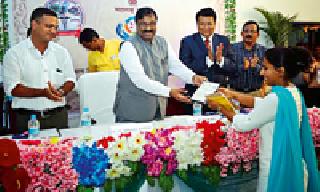Chandrapur should be first in the program of society | समाजहिताच्या कार्यक्रमात चंद्रपूर प्रथम असावे Chandrapur should be first in the program of society | समाजहिताच्या कार्यक्रमात चंद्रपूर प्रथम असावे