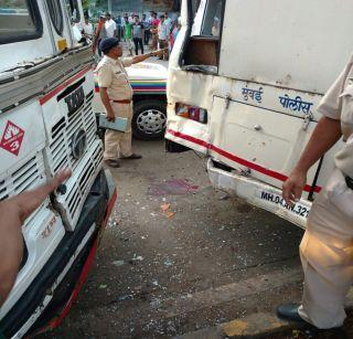 Police van hit a tanker and six policemen were injured | पोलीस व्हॅनला टँकरची धडक, 6 पोलीस जखमी