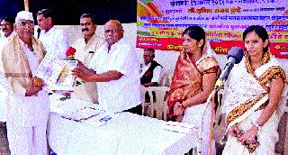 Nifadala felicitates the water heater | निफाडला पाणीदूतांचा सत्कार Nifadala felicitates the water heater | निफाडला पाणीदूतांचा सत्कार
