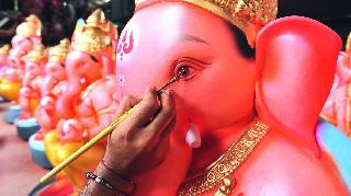 Kolhapurkar ready for the welcome of Ganaraya | गणरायाच्या स्वागतासाठी कोल्हापूरकर सज्ज