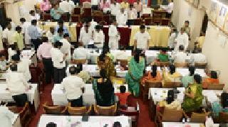 Gathering of the meeting broke | सभा गुंडाळल्याने पेटले रण
