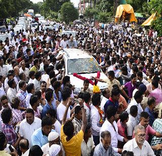 Sasadadas welcome usasagar! | सुरेशदादांच्या स्वागतास उसळला जनसागर!