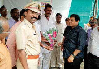 Praise from captives of prisoners' artwork | कैद्यांच्या कलाकृतीची पालकमंत्र्यांकडून स्तुती