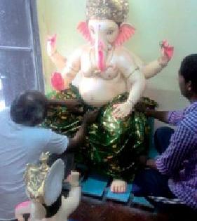 Barbhai Ganesh Mandal, a saint of 117-year-old tradition, | ११७ वर्षांची गौरवशाली परंपरा जपणारे सेलूचे बारभाई गणेश मंडळ