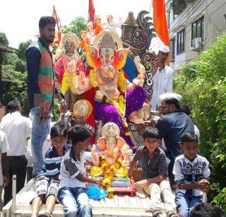 Establishment of Ganapraya in 500 places in Vikramgad taluka | विक्रमगड तालुक्यात ५०० ठिकाणी गणरायाची स्थापना Establishment of Ganapraya in 500 places in Vikramgad taluka | विक्रमगड तालुक्यात ५०० ठिकाणी गणरायाची स्थापना