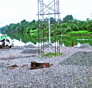 Repair of immersion dam at work | विसर्जन घाटाच्या दुरुस्ती कामाला वेग Repair of immersion dam at work | विसर्जन घाटाच्या दुरुस्ती कामाला वेग