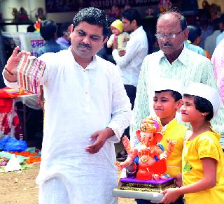 Welcoming the celebration of Ganataya in Panchavati | पंचवटीत गणरायाचे जल्लोषात स्वागत Welcoming the celebration of Ganataya in Panchavati | पंचवटीत गणरायाचे जल्लोषात स्वागत