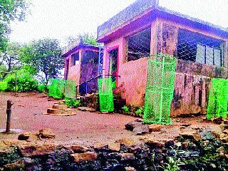 Telimewadi school drought | तेलमवाडी शाळेची दुरवस्था Telimewadi school drought | तेलमवाडी शाळेची दुरवस्था