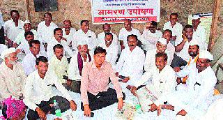 Fasting by Shiv Sena in Yeola | येवल्यात शिवसेनेतर्फे उपोषण Fasting by Shiv Sena in Yeola | येवल्यात शिवसेनेतर्फे उपोषण