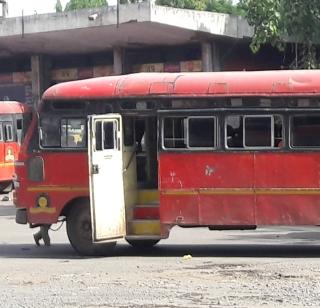 Stepney on the roof of the ST is now Chesella | एसटीच्या छतावरील स्टेपनी आता चेसीला