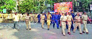 Police circulation from the city | शहरातून पोलिसांचे संचलन Police circulation from the city | शहरातून पोलिसांचे संचलन