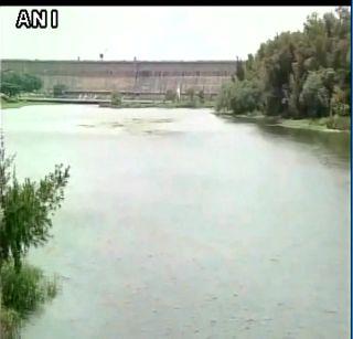 Cauvery water released by Karnataka for Tamilnadu feels heavy | कर्नाटकने जड मनाने तामिळनाडूसाठी सोडलं कावेरीचं पाणी