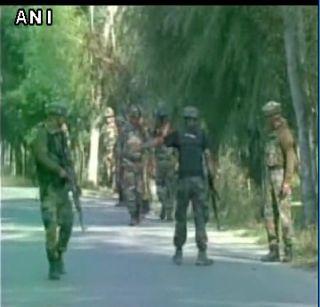 Three jawans were injured in the attack on jawans of Jammu Kashmir | जम्मू काश्मीरात जवानांच्या ताफ्यावर हल्ला, 3 जवान जखमी