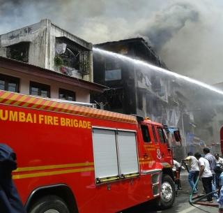 VIDEO: Fire at the building in Mazgaon | VIDEO : माझगावमध्ये इमारतीला आग