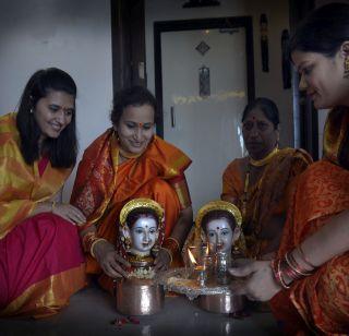 'Gauri came with the feet of gold pearls' | ‘गौरी आली सोन्या मोत्यांच्या पावलांनी’