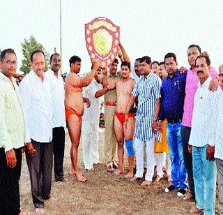 Wrestling | कुस्त्यांच्या आखाड्याने फेडले पारणे Wrestling | कुस्त्यांच्या आखाड्याने फेडले पारणे