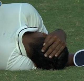 Pragyan Ojha injured after being hit on the head | डोक्याला चेंडू लागल्याने प्रग्यान ओझा जखमी