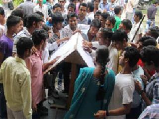 The entrance of students who passed the examinations started | फेरपरीक्षा उत्तीर्ण झालेल्या विद्यार्थ्यांच्या प्रवेशांना सुरुवात