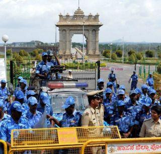 Cauvery water re-energized; | कावेरीचे पाणी पुन्हा पेटले, कर्नाटकात उत्स्फुर्त बंद