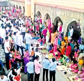 Angapur, who celebrated the Ganesh festival without the Ganpati Ganesh festival | गणपती न बसविता गणेशोत्सव साजरे करणारे अंगापूर