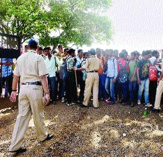 During the recruitment of the Navy in Mumbai, the stampede | मुंबईमध्ये नौदलाच्या भरतीवेळी चेंगराचेंगरी