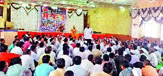 The crowd of all-party Maratha leaders in the planning meetings | नियोजन बैठकांमध्ये सर्वपक्षीय मराठा नेत्यांची गर्दी The crowd of all-party Maratha leaders in the planning meetings | नियोजन बैठकांमध्ये सर्वपक्षीय मराठा नेत्यांची गर्दी