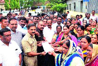 Front of protest against police attacks | पोलिसांवरील हल्ल्याच्या निषेधार्थ मोर्चा Front of protest against police attacks | पोलिसांवरील हल्ल्याच्या निषेधार्थ मोर्चा