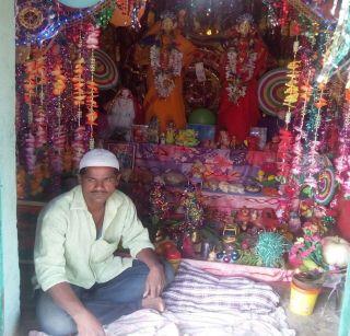 Gauri Poojan, who was in Osmankhana Pathan's canopy for three generations | तीन पिढ्यांपासून उस्मानखाँ पठाण यांच्या कूंटूबात होते गौरी पूजन