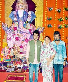 Pooja at the hands of guardian of the mahaprabhan of the Mahalaya | महालाच्या प्रांगणातील गणरायाची पालकमंत्र्यांच्या हस्ते पूजा