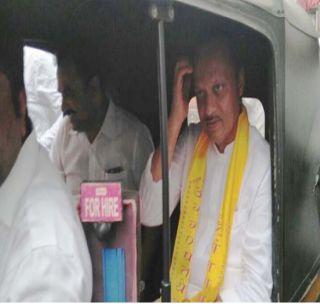 ... so Ajit Pawar did it by rickshaw journey | ...म्हणून अजित पवारांनी केला रिक्षाने प्रवास