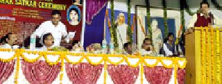 There are not university designated factories | विद्यापीठ पदव्या देणारे कारखाने नाहीत