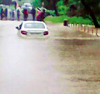 Life-threatening disruption due to rain | पावसामुळे जनजीवन विस्कळीत Life-threatening disruption due to rain | पावसामुळे जनजीवन विस्कळीत