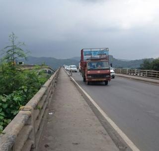 The Mumbai-Ahmedabad road has been closed since September 16 | मुंबई-अहमदाबाद मार्गावरील पूल १६ सप्टेंबरपासून बंद