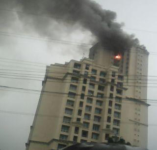 VIDEO: Fire on the 32nd floor of the Hiranandani Tower in Kandivali | VIDEO: कांदिवलीतील हिरानंदानी टॉवरच्या 32 व्या मजल्यावर आग