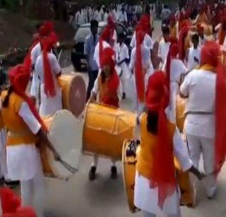 VIDEO: Message of 'She' goes to the Ganpati Talav on the female drum squad | VIDEO: महिला ढोल पथकाच्या तालावर ‘ती’ चा गणपतीला निरोप