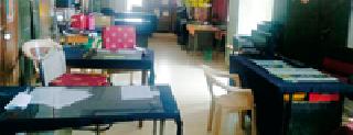Due to the suspension of employees, the Zilla Parishad, the Panchayat Samiti, Shukushkat | कर्मचाऱ्यांच्या संपामुळे जिल्हा परिषद, पंचायत समितीत शुकशुकाट Due to the suspension of employees, the Zilla Parishad, the Panchayat Samiti, Shukushkat | कर्मचाऱ्यांच्या संपामुळे जिल्हा परिषद, पंचायत समितीत शुकशुकाट
