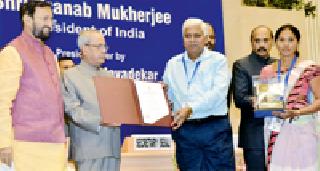 Yevli Literate Awarded India Award | येवली साक्षर भारत पुरस्काराने सन्मानित