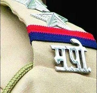 Police personnel scolded | पोलीस कर्मचा-यांना भरचौकात धक्काबुक्की