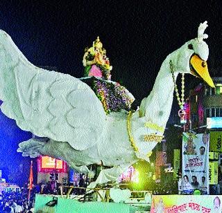 Manna's Ganpati procession is already ahead | मानाच्या गणपतींची मिरवणूक वेळेआधीच