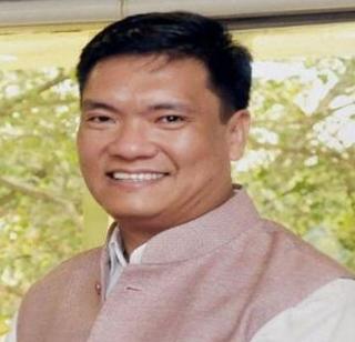 In Arunachal Congress crisis - 43 MLAs including Chief Minister, in new favor | अरुणाचलमध्ये काँग्रेस संकटात - मुख्यमंत्र्यांसह ४३ आमदार नव्या पक्षात