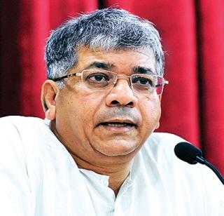 The role of Prakash Ambedkar is right | प्रकाश आंबेडकरांची भूमिका योग्य