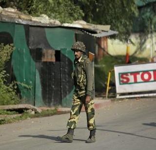 Uri attack - India's misleading to hide the issue of Kashmir | उरी हल्ला - काश्मीर मुद्दा लपविण्यासाठी भारताकडून जगाची दिशाभूल