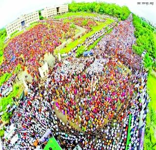 Demand of Maratha brothers in Latur! | लातुरात मराठा बांधवांचा महाविक्रमी मूकमोर्चा !