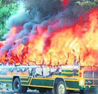 Biryani and 'She' burnt to 42 buses for 100 rupees? | बिर्यानी आणि १०० रुपयासाठी 'तिने' ४२ बस जाळल्या ?