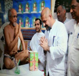 Jain Muni apologizes for asking for huge Dadlani | विशाल दादलानीने कान पकडून मागितली जैन मुनींची माफी