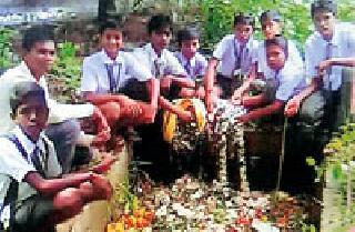 The students of Cuttack School did the Nirmalya Collection | कटकवार शाळेच्या विद्यार्थ्यांनी केले निर्माल्य संकलन The students of Cuttack School did the Nirmalya Collection | कटकवार शाळेच्या विद्यार्थ्यांनी केले निर्माल्य संकलन