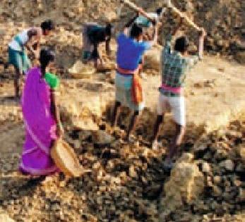 Eight lakh laborers, only five thousand at work | नोंद आठ लाख मजुरांची, कामावर केवळ पाच हजार