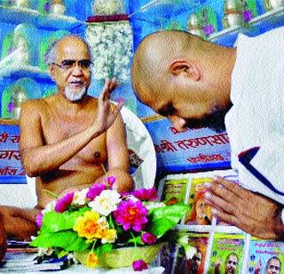 Dadlani requested Jain sadhu Tarun Sagar to apologize | जैन साधू तरुण सागर यांची ददलानी यांनी मागितली माफी