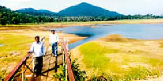 Resistance of water in Bheedda reservoir | बघेडा जलाशयात पाण्याचा ठणठणाट Resistance of water in Bheedda reservoir | बघेडा जलाशयात पाण्याचा ठणठणाट