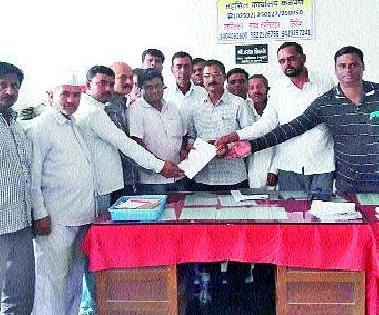School closes in Kalvan to Maratha Kranti Morch | कळवणमध्ये मराठा क्र ांती मोर्चासाठी शाळा बंद School closes in Kalvan to Maratha Kranti Morch | कळवणमध्ये मराठा क्र ांती मोर्चासाठी शाळा बंद